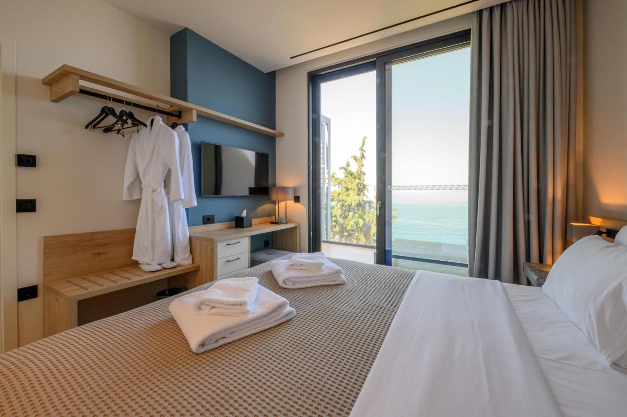 Mani Suites Agios Nikolaos  Bagian luar foto
