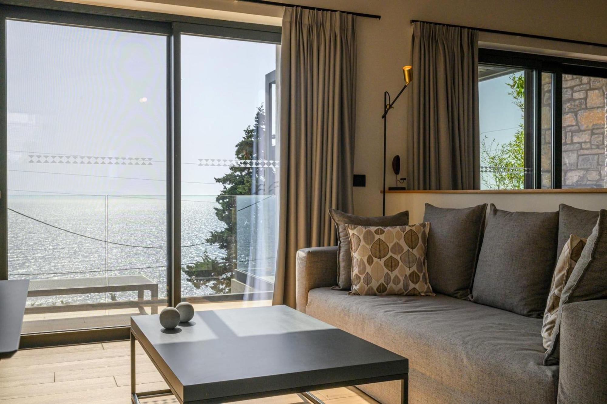 Mani Suites Agios Nikolaos  Bagian luar foto